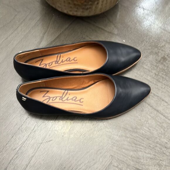 ZODIAC Women's Hill Pointed Toe Flats - Picture 5 of 12
